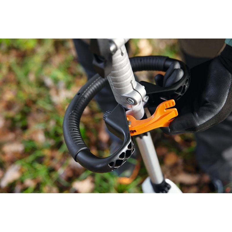 Акумулаторен Комби двигател STIHL KMA 120 R, 36 V, AP, 3.5 кг 